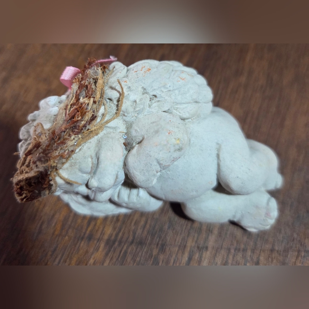 Vintage resting dreamsicle cherub 4.5 inches